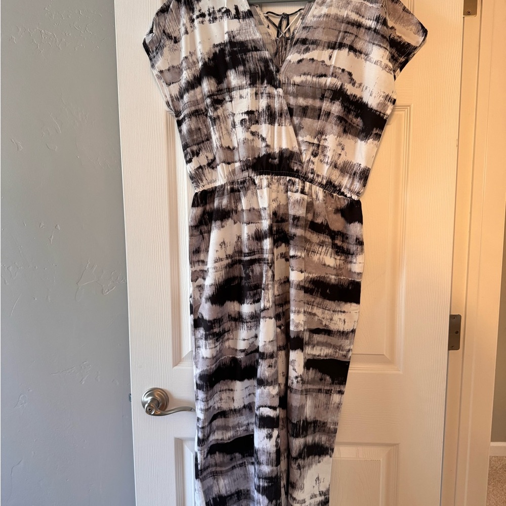 Elegant Black and White Tie-Dye Dress